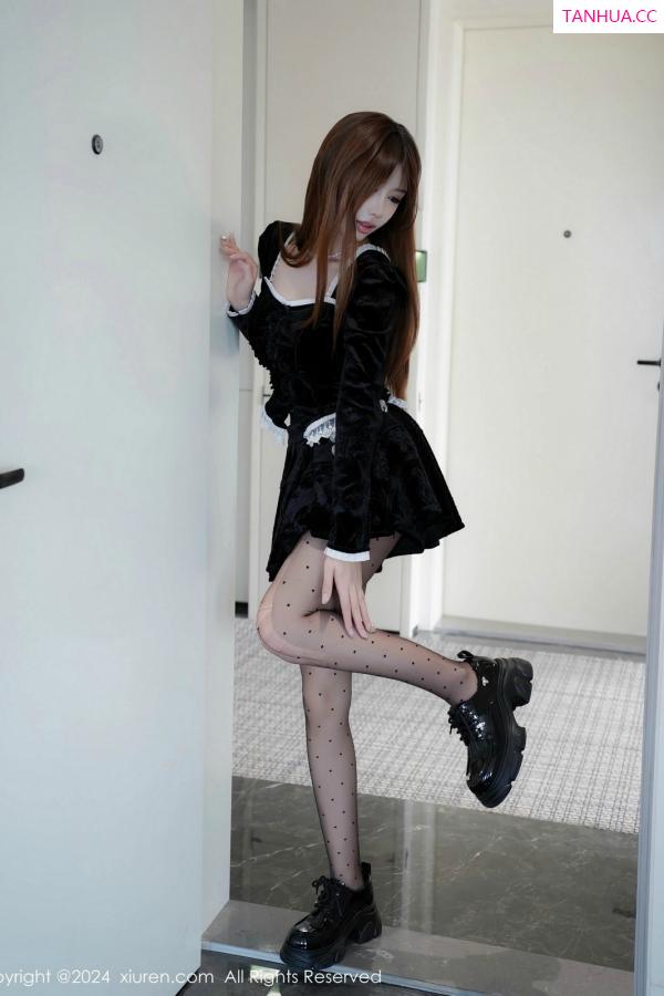   [XiuRen]高清写真图 2024.11.29 No.9522 李金金 丝袜美腿第16张图片